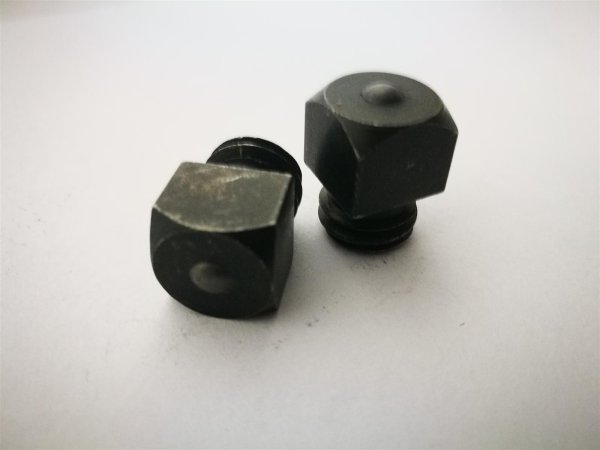 Stollen mit Stift  Kurz  Studs W 12   12x12x10
